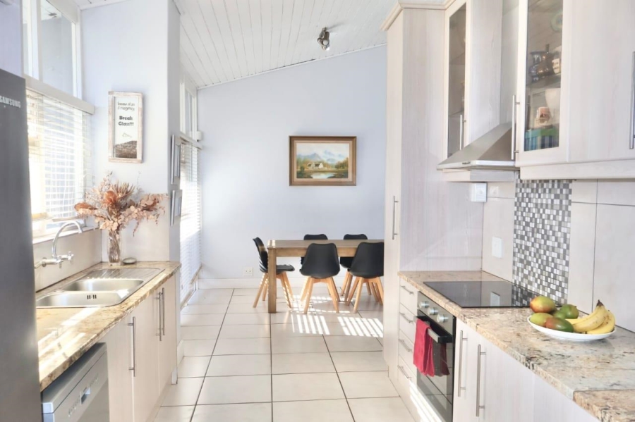 To Let 3 Bedroom Property for Rent in Loevenstein Western Cape